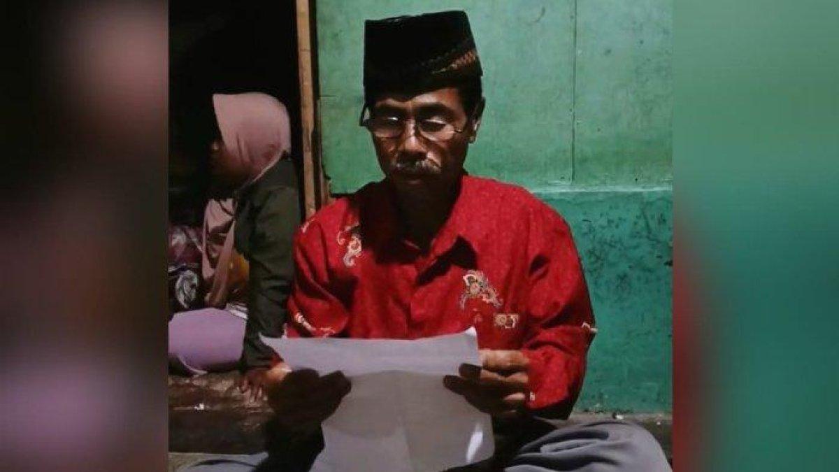 ABDUL ROSID NGAKU IMAM MAHDI,- Sosok Abdul Rosid (60), pria di Garut, Jawa Barat Imam Mahdidan memerintahkan pengikutnya salat hadap ke timur.