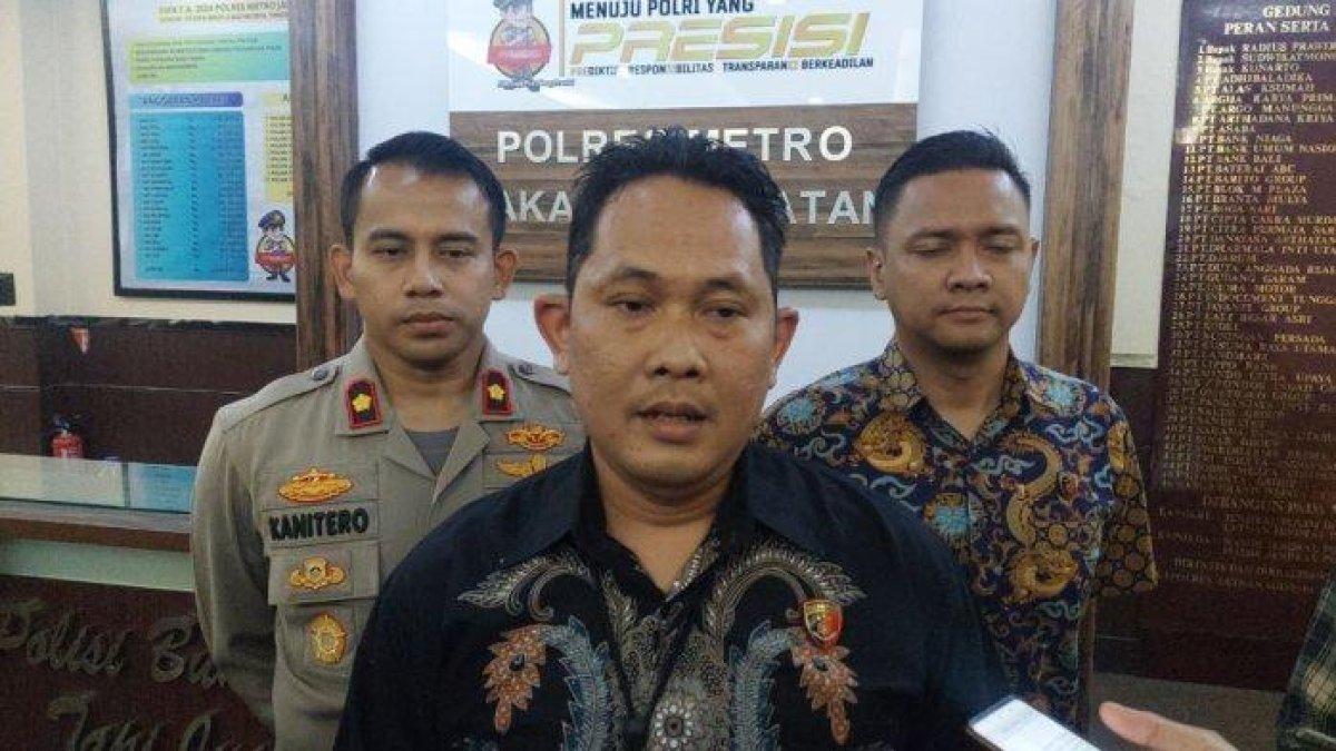 AKBP Bintoro dituding memeras anak pemilik Prodia, diiming-imingi penutupan kasus narkoba dan pembunuhan gadis korban prostusi.