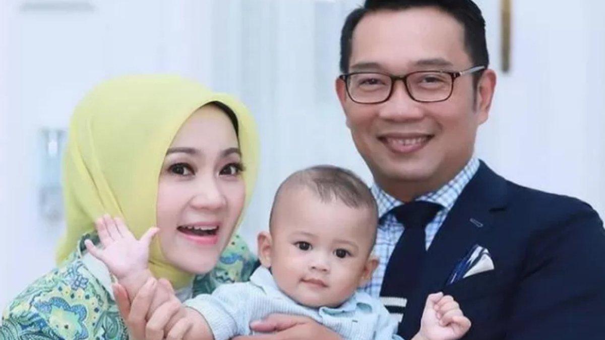 ANAK ANGKAT RIDWAN KAMIL,- Cerita Atalia Praratya bersama suaminya mengangkat anak bernama Arkana Aidan Misbach yang mengidap penyakit bawaan dari panti asuhan.