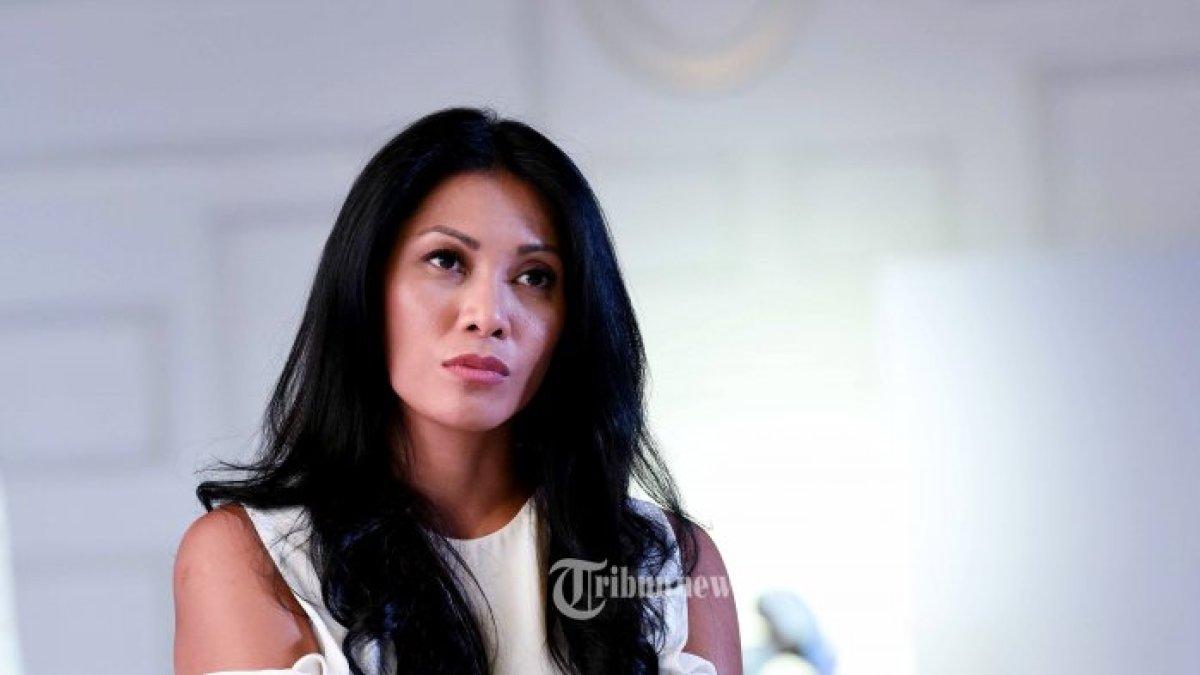 ANGGUN C SASMI - Penyanyi Anggun C Sasmi saat ditemui pada acara peluncuran shampo Pantene antiketombe 2in1, di Emperica SCBD, Jakarta Selatan, Kamis (2/2/2017). Anggun C Sasmi viral dituding dukung Israel.