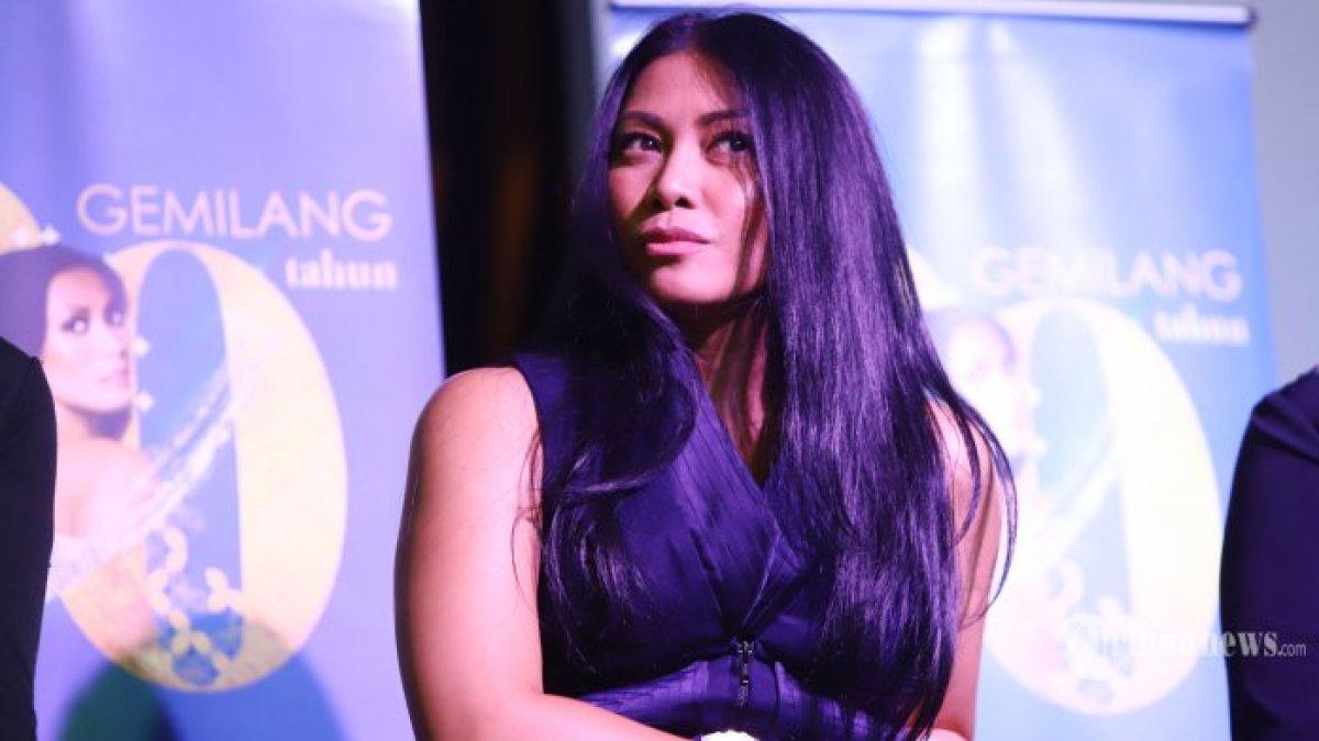 ANGGUN C SASMI - Penyanyi Anggun C Sasmi atau yang lebih dikenal Anggun saat jumpa pers jelang konser #GemilangDi30Tahun di kawasan Sudirman, Jakarta, Senin (1/7/2019). Anggun C Sasmi viral dituding dukung Israel.
