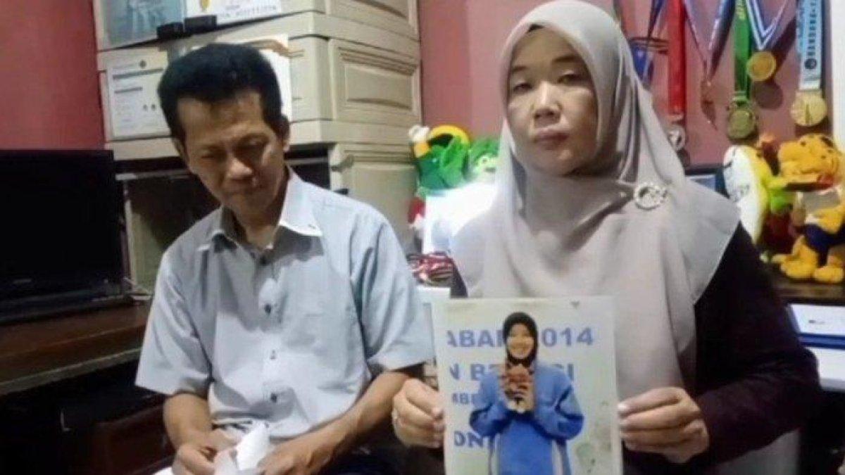 ATLET TAEKWONDO HILANG - Seorang atlet Taekwondo asal Kota Bandung, Jawa Barat, bernama Fidya Kamalinda dikabarkan menghilang sejak tahun 2015 lalu. Kini ia muncul dan mengklarifikasi bahwa dirinya tidak hilang tapi sengaja kabur.