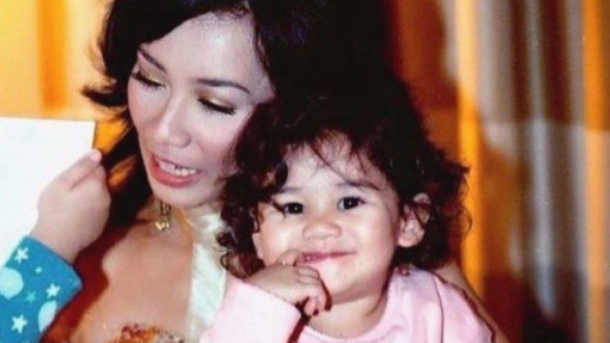 Aaliyah bersama ibunda, Reza Artamevia.