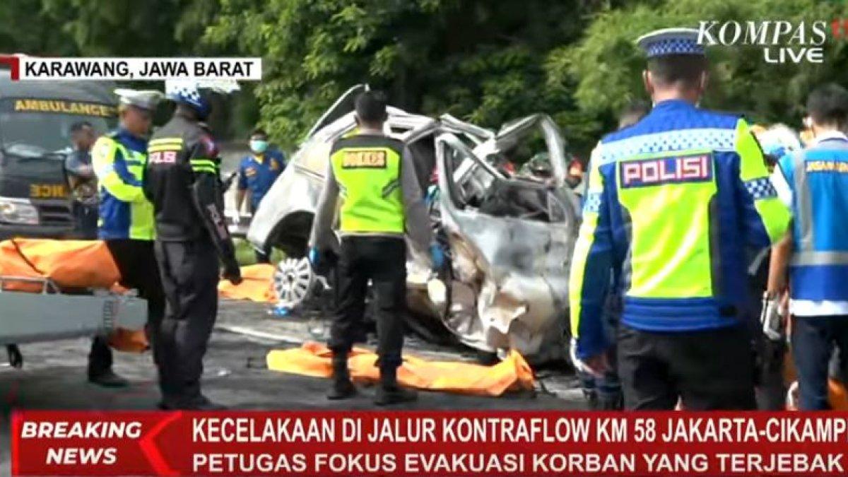 Ada 12 kantong jenazah di kecelakaan Tol Cikampek, hanya 1 yang tubuhnya utuh