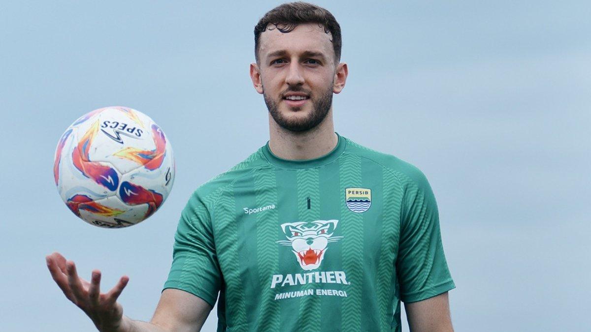 KABAR PERSIB BANDUNG - Adam Przybek kiper Persib Bandung. Adam Przybek diprediksi akan debut bersama Persib melawan Port FC pada 6 Juli 2025.