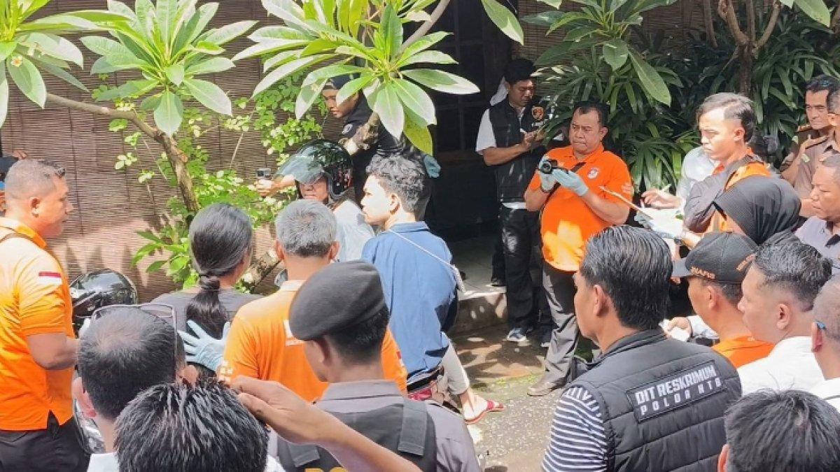 Agus Buntung jalani rekonstruksi atas dugaan kasus pelecehan seksual di Mataram, NTB