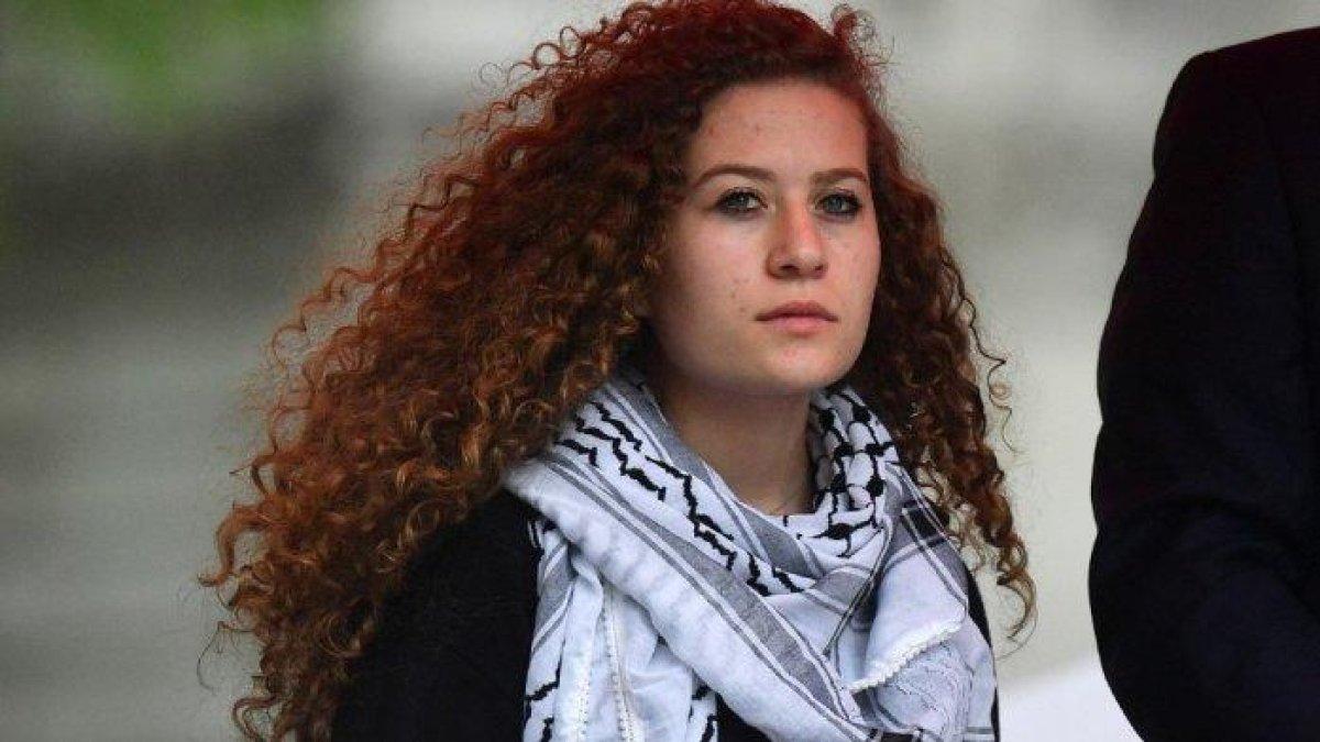 (FILES) Aktivis Palestina Ahed Tamimi menunggu untuk berbicara pada rapat umum yang menyerukan keadilan bagi warga Palestina di tengah meningkatnya ancaman perang lebih lanjut di Timur Tengah, di pusat kota London pada 11