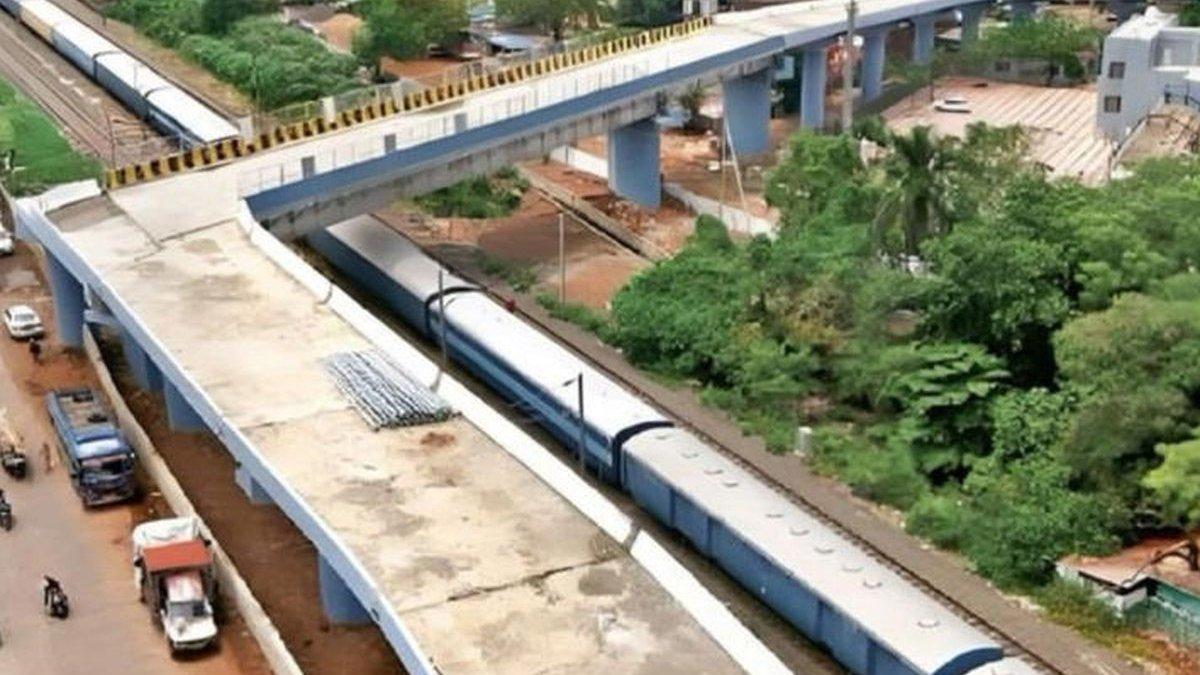 JALAN VIRAL INDIA - Alasan terbangunnya flyover kontroversial dengan tikungan tajam 90 derajat di kawasan Aishbagh, Bhopal, India.