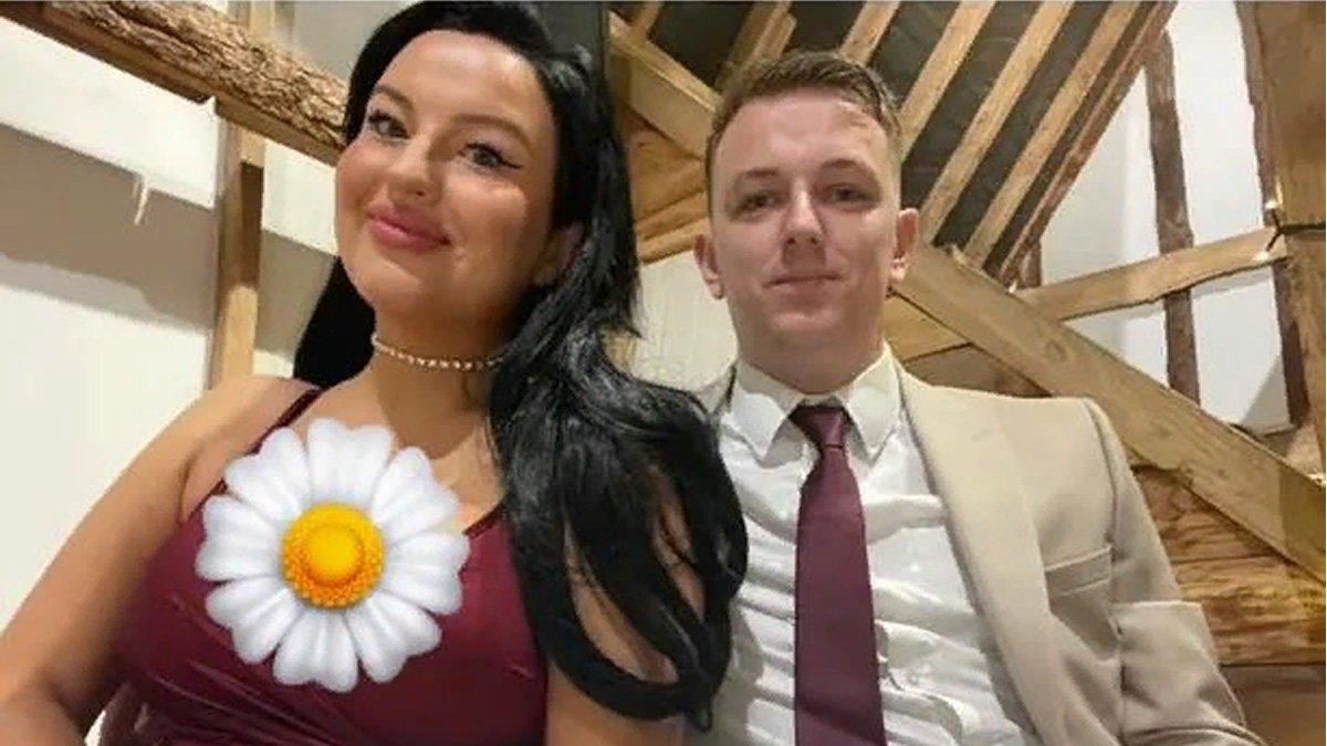 Alexandra Le Tissier dapat izin dari sang suami, Mitch untuk kencan dengan pria lain.