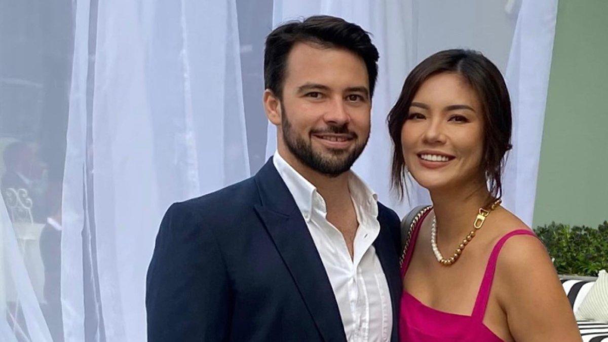 Aline Adita dan suaminya James Midgley