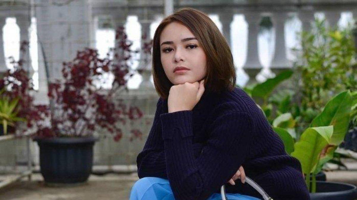 Amanda Manopo pernah berpacaran dengan El Rumi.