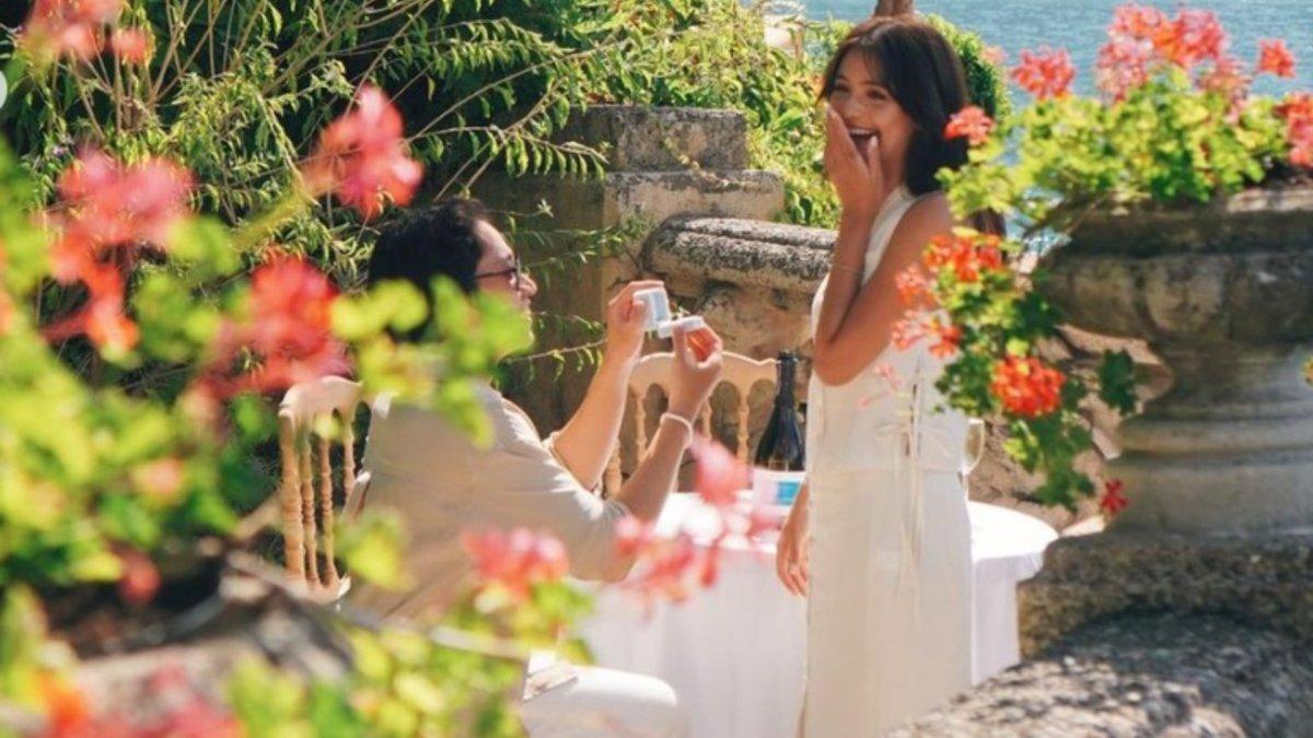 Amanda Rawles dilamar kekasih di Italia.