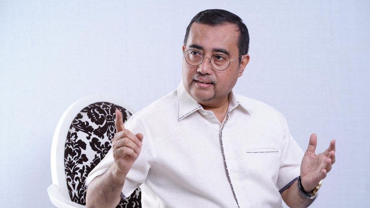 Anggota DPR dari Partai Golkar, Yahya Zaini memberi keterangan terkait desain pelatihan tatap muka atau offline, Rabu (03/06/2020).