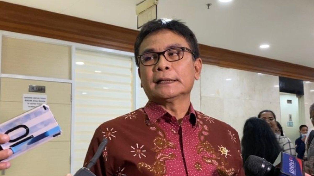 Anggota Komisi III DPR Johan Budi di Kompleks Parlemen Senayan, Jakarta, Selasa (17/1/2023).