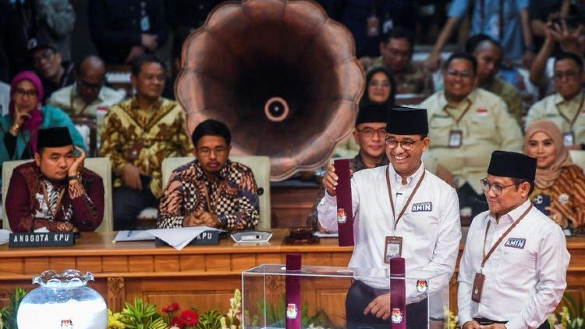 Pasangan Capres dan Cawapres dari Koalisi Perubahan Anies Baswedan dan Muhaimin Iskandar mendapat nomor urut satu, untuk pasangan Capres dan Cawapres dari koalisi Indonesia Maju Prabowo Subianto dan Gibran Rakabuming Raka mendapatkan nomor urut dua sedangkan untuk pasangan Capres dan Cawapres Ganjar Pranowo dan Mahfud Md mendapat nomor urut tiga.