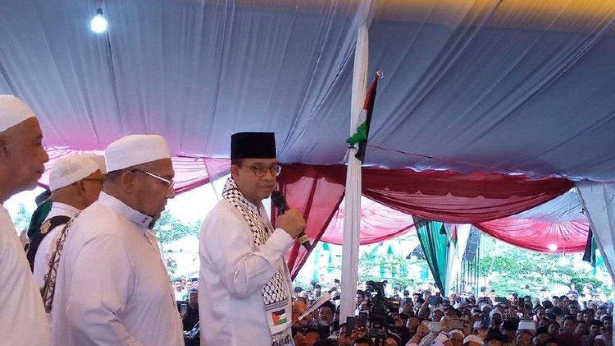 Anies Baswedan di Masjid Ba'lawi di Desa Pucok Alue Dua, Kecamatan Simpang Ulim, Kabupaten Aceh Timur, Minggu (17/12/2023).