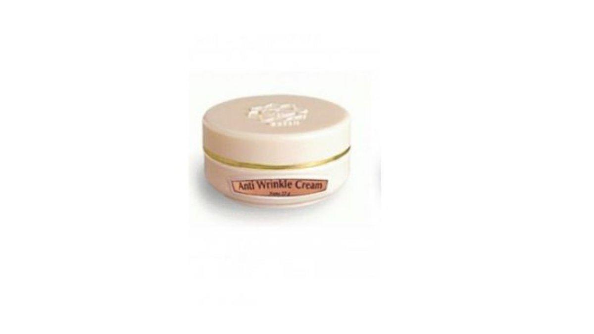 VIVA ANTI AGING - Foto produk Anti Wrinkle Cream, diolah dari femaledaily.com, Jumat (18/4/2025). Berikut rekomendasi skincare Viva untuk anti aging, cocok untuk usia 40 tahun ke atas.