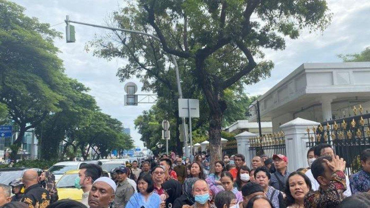 Antusiasme warga hadiri open house Presiden Jokowi di Istana Kepresidenan, Rabu (10/4/2024).