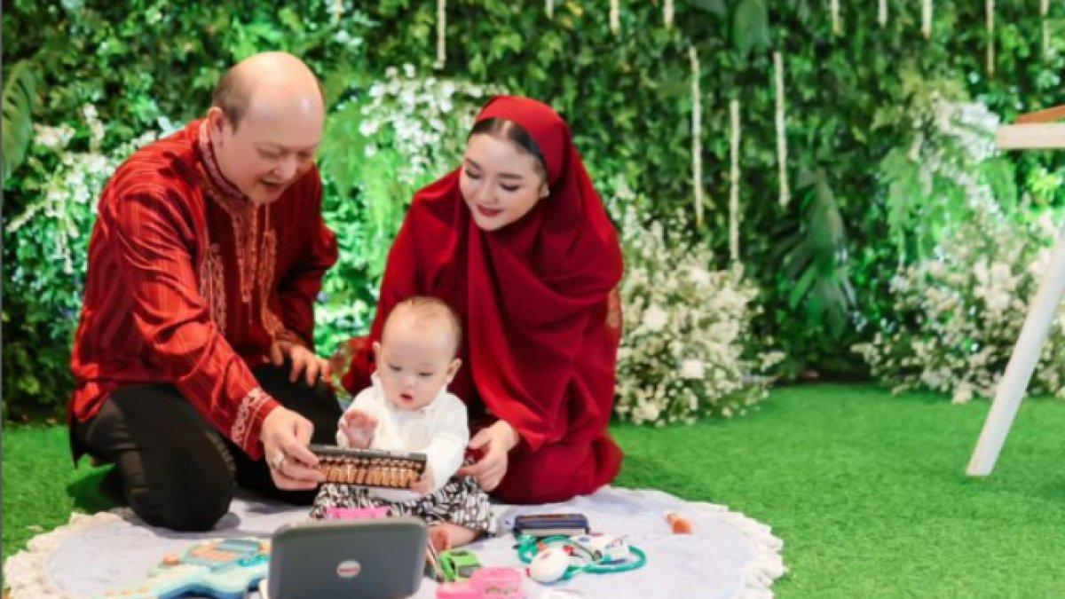 Ari Sigit dan Suci Winata tampil serasi