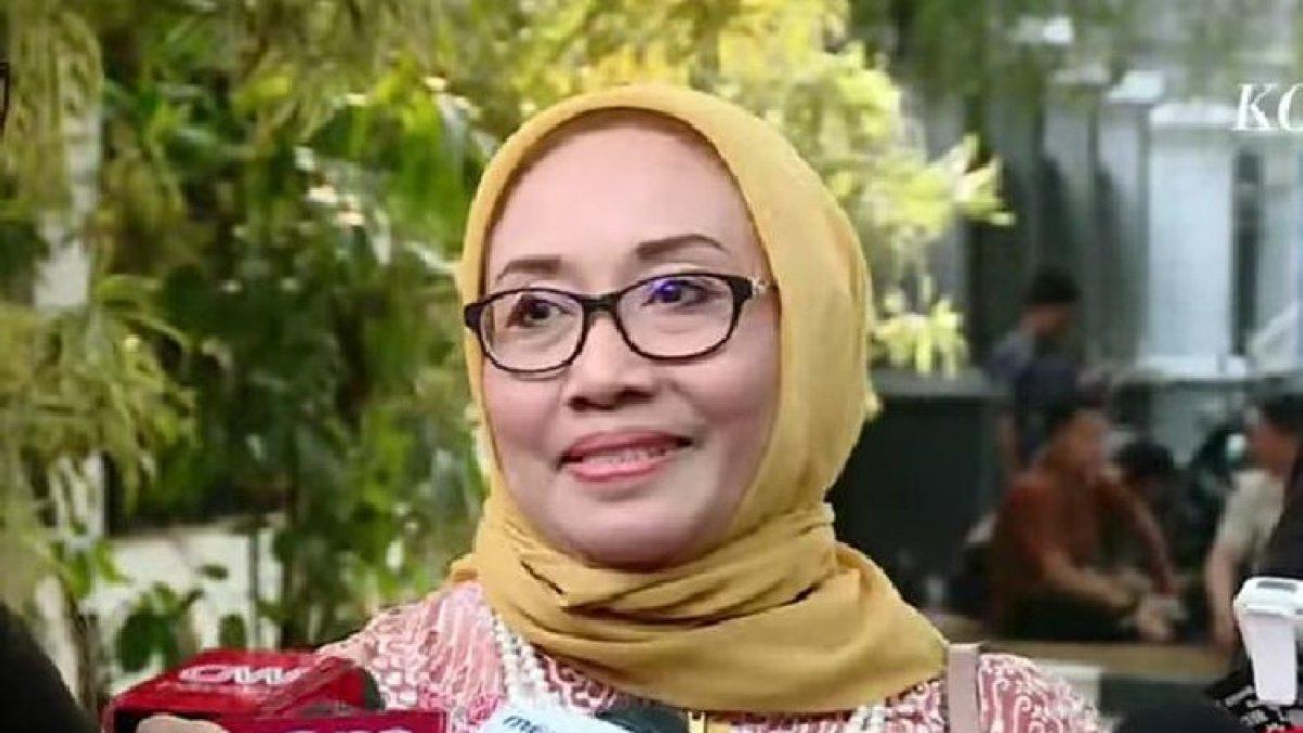 Sekretaris Pengurus Pusat Muslimat Nahdlatul Ulama (PP Muslimat NU) Hj. Arifah Fauzi memberikan keterangan pers setelah bertemu presiden terpilih Prabowo Subianto di kediaman Prabowo, Jalan Kertanegara IV, Jakarta, Senin (14/10/2024)