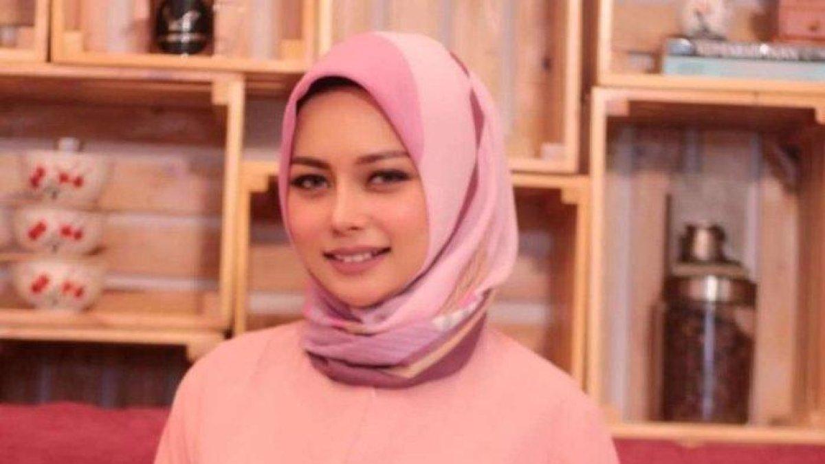 Artis Larassati Kusnandar saat masih berhijab