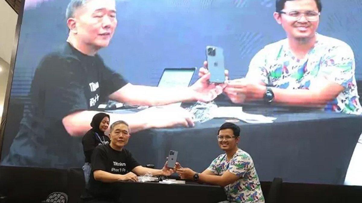 Ary Setiady pemilik iPhone 15 series pertama di Indonesia.