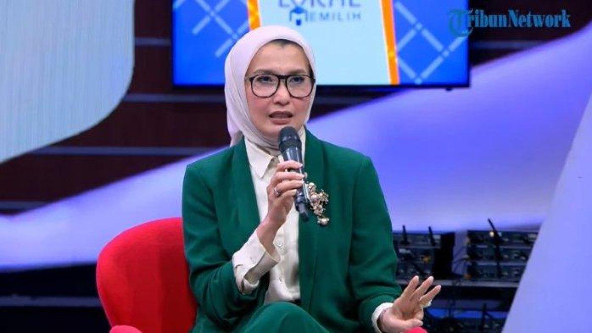 Arzeti Bilbina dalam Acara Tribun Network Series Mata Lokal Memilih.