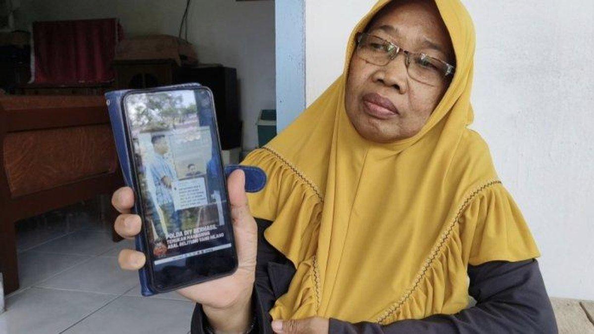 Asniliati memperlihatkan video putri bungsunya sudah ditemukan jajaran Polda DIY pada Senin (11/9/2023).