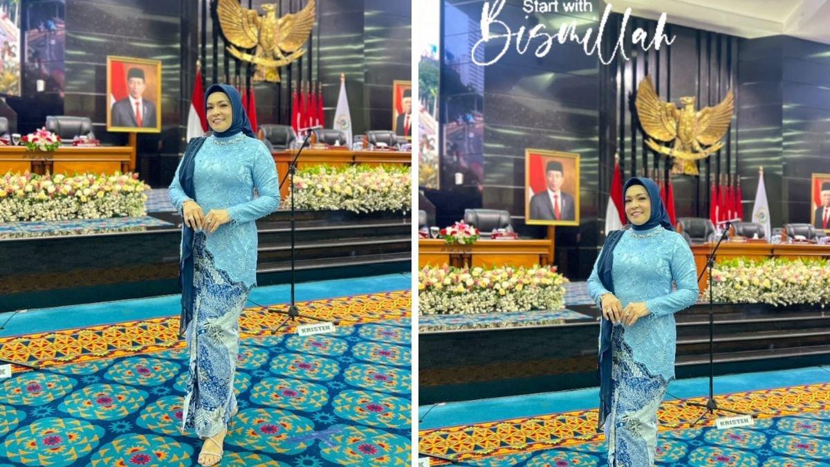 Astrid mengenakan kebaya bernuansa biru muda