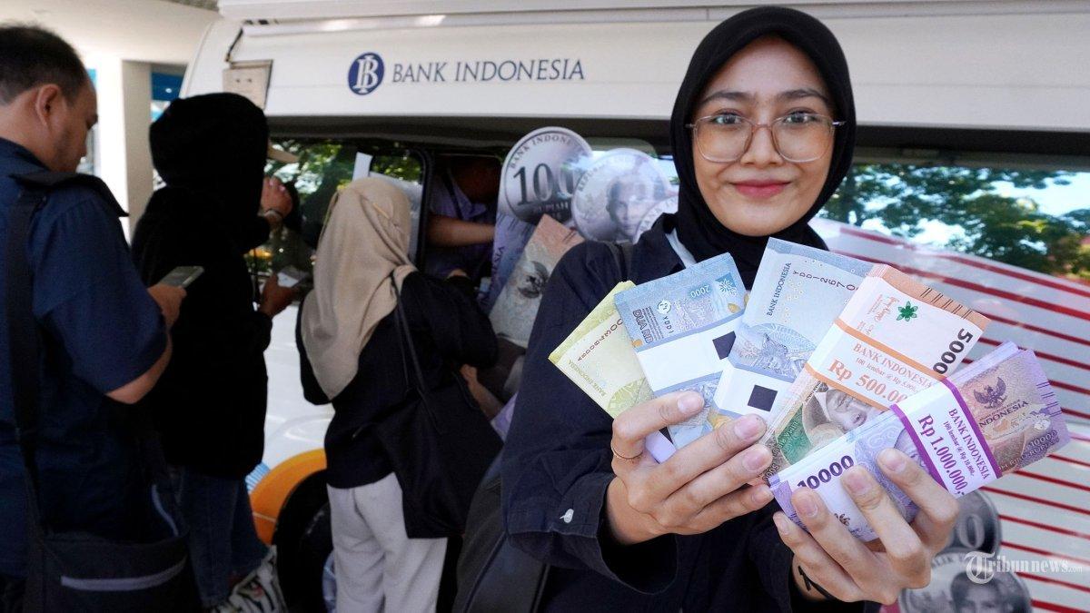 TUKAR UANG LEBARAN,- Cara cepat dan mudah penukaran uang baru untuk keperluan Lebaran 2025 di Bank Indonesia tanpa antre panjang. (ILUSTRASI)