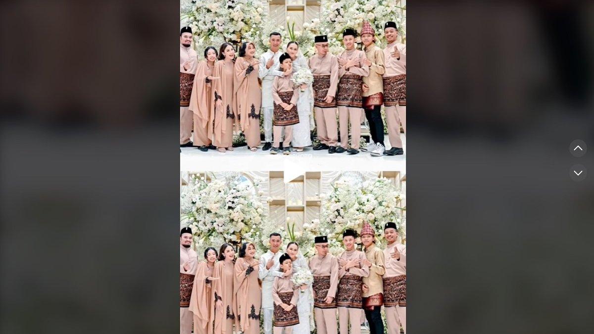 Ayu Ting Ting dan Lettu Fardhana foto bareng keluarga besar