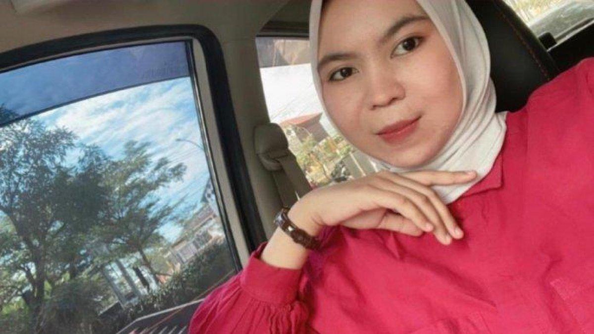 Potret Ayu Wulandari yang ditinggal pacar nikah padahal sudah membiayai hidup dari SMP hingga S2.