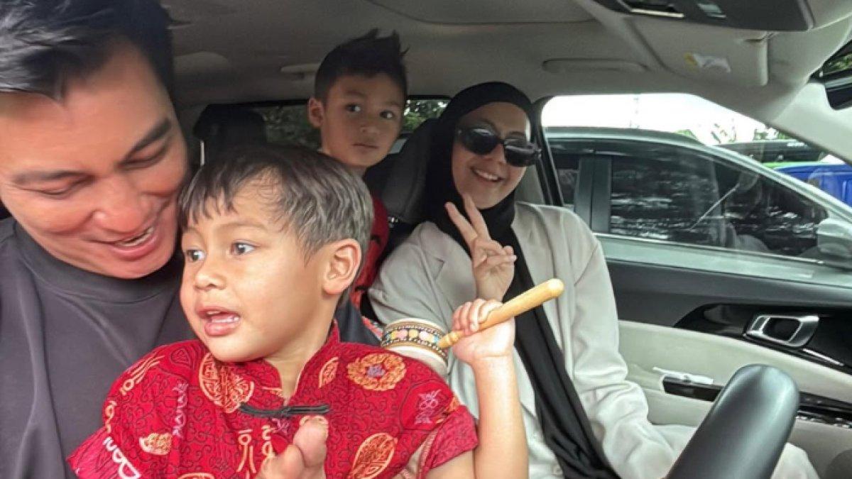KEBERSAMAAN BAIM PAULA - Potret kebersamaan Baim Wong dan Paula Verhoeven diambil dari Instagram, Jumat (14/2/2025). Keduanya tampak akrab di hadapan anak-anak.