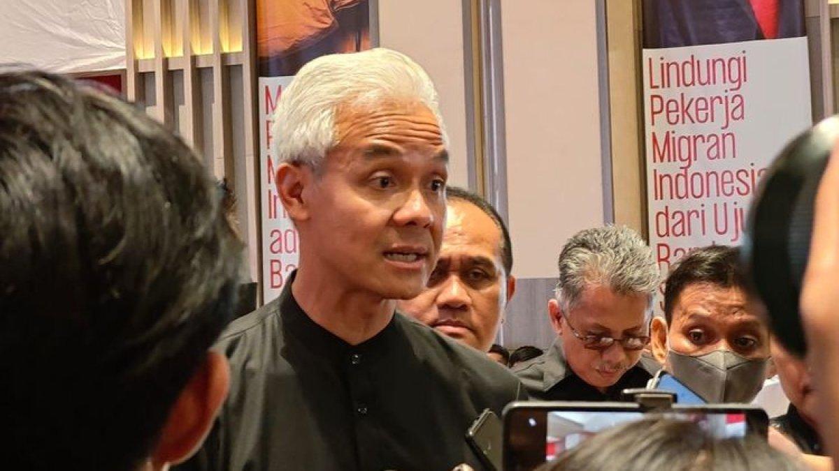 Bakal calon presiden (bacapres) PDI-P Ganjar Pranowo ditemui di Kelapa Gading, Jakarta Utara, Kamis (9/11/2023)