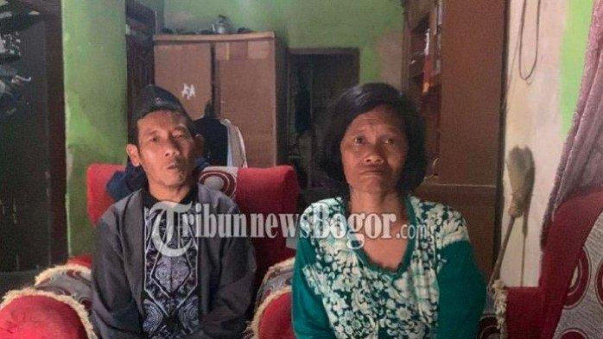 Baliah, sosok pengemis di kawasan wisata Gunung Bunder yang sedang viral bersama suaminya Ropik, Jumat (12/1/2024).
