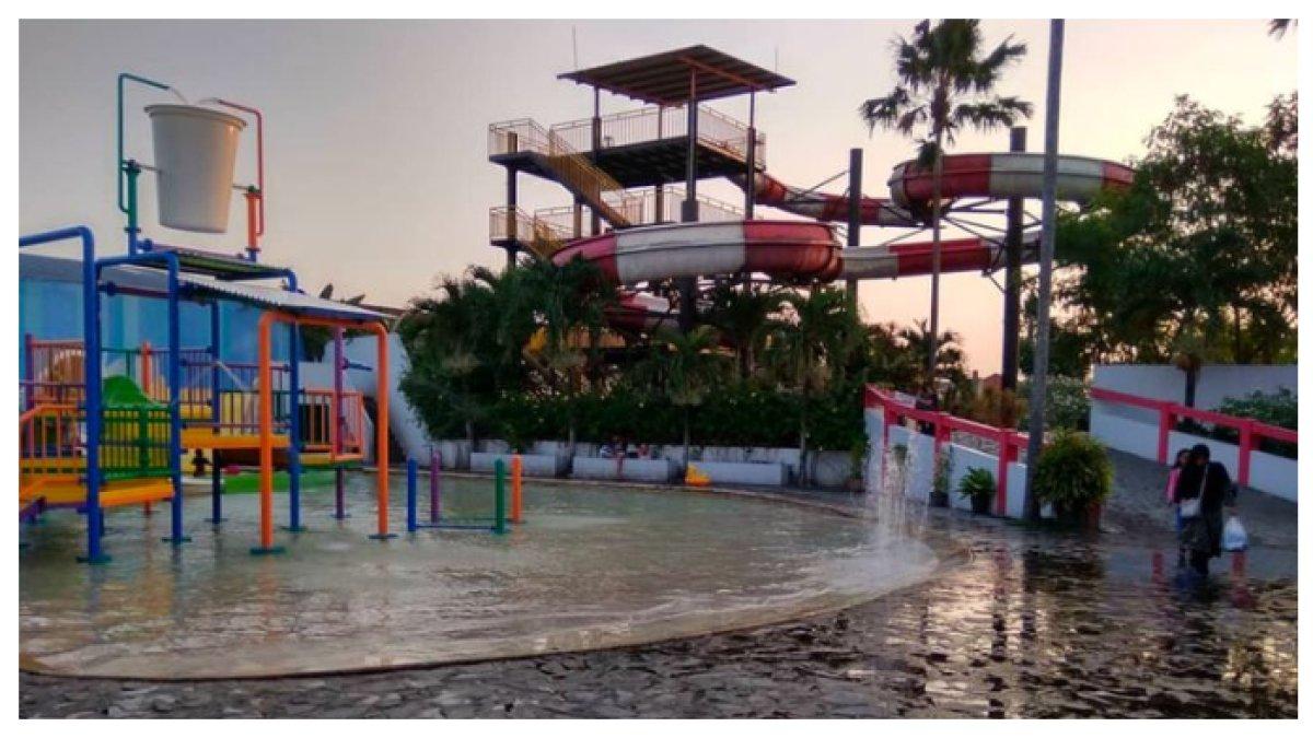 BALONG WATERPARK - Cuma 10,4 km dari Yogyakarta, Waterpark seru dengan water coaster, bisa meluncur bareng teman. Seru banget dan viral di TikTok.