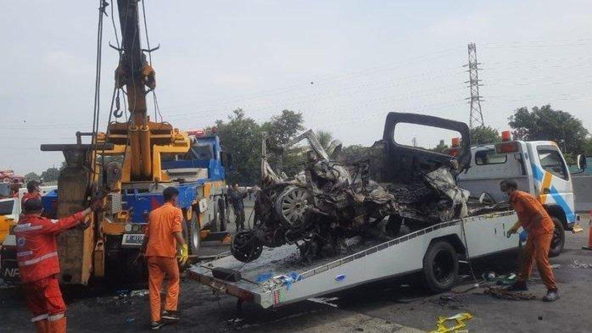 Bangkai mobil Gran Max yang terlibat kecelakaan maut di Tol Jakarta-Cikampek KM 58, Senin (8/4/2024), telah dievakuasi.
