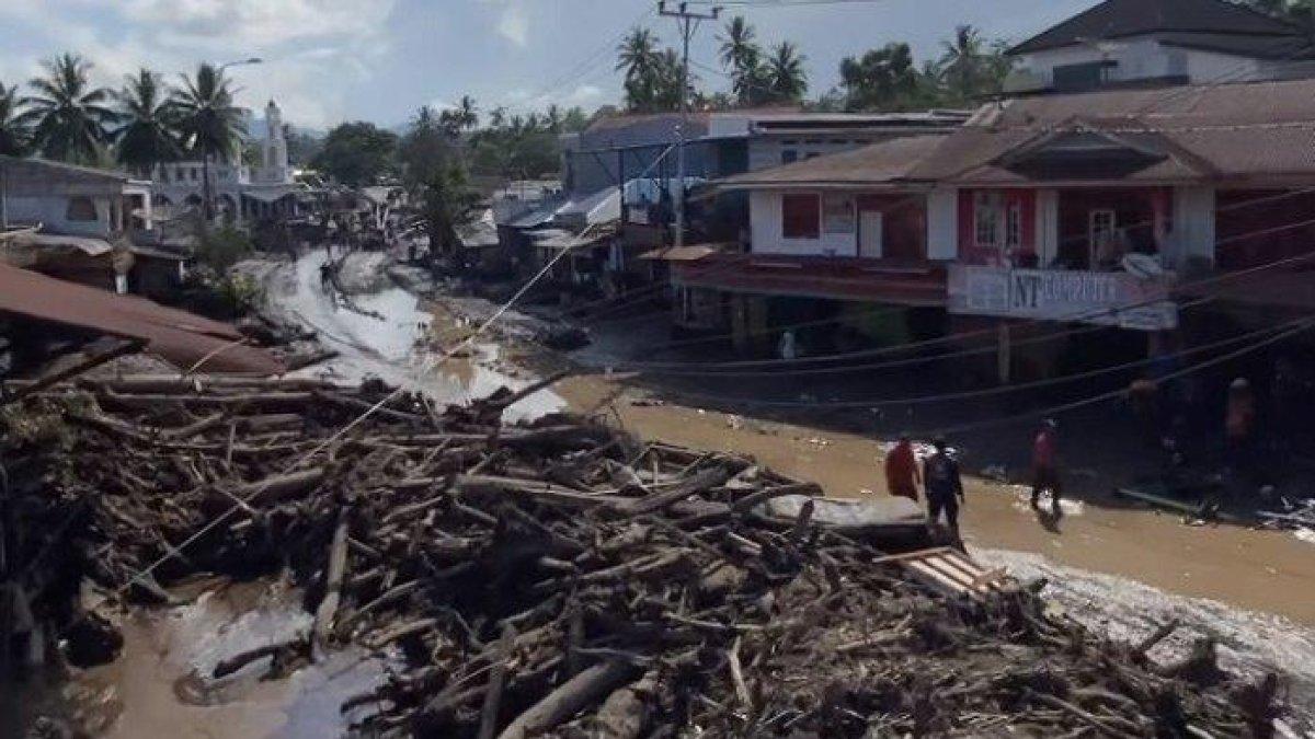 Banjir bandang usai hujan lebat terjang Nagari Limo Kaum