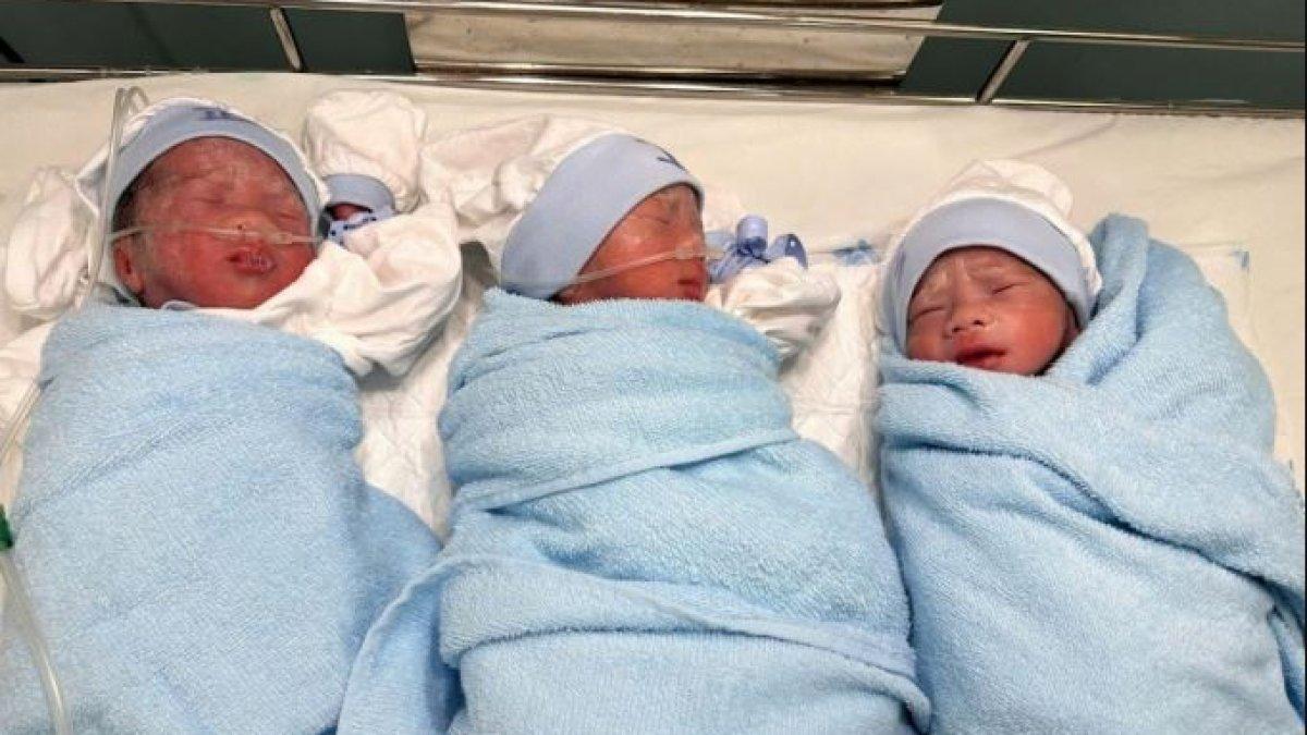 Bayi kembar tiga