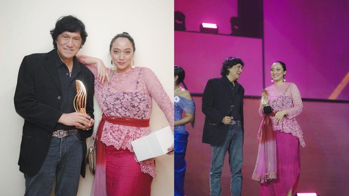 Bella Fawzi dan Ikang Fawzi mewakili Marissa Haque terima penghargaan