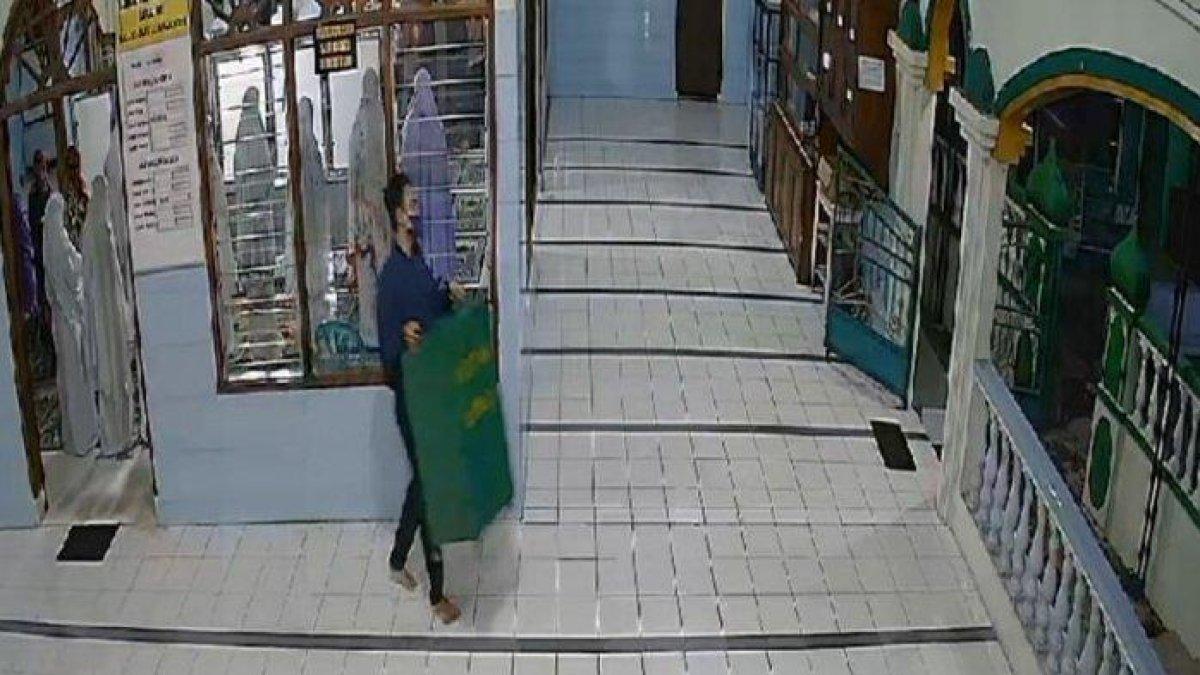 Beredar sebuah video yang memperlihatkan aksi percobaan pencurian kota amal, tapi dikembalikan.