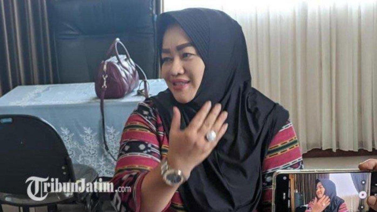 Bu Kades Pandantoyo, Siti Kholifah