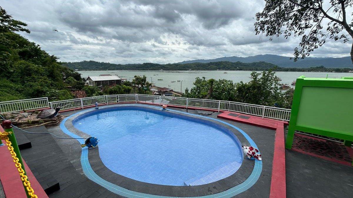 Bukit Sidoguro, destinasi wisata yang berada di kawasan Waduk Rowo Jombor, Desa Krakitan, Kecamatan Bayat, Klaten.
