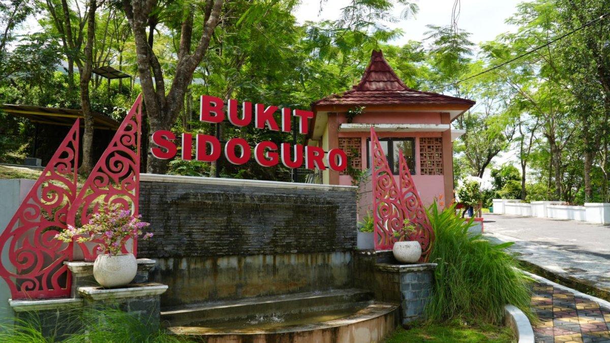 SYAWALAN DI KLATEN - Bukit Sidoguro yang jadi lokasi tradisi grebeg syawalan di Klaten.