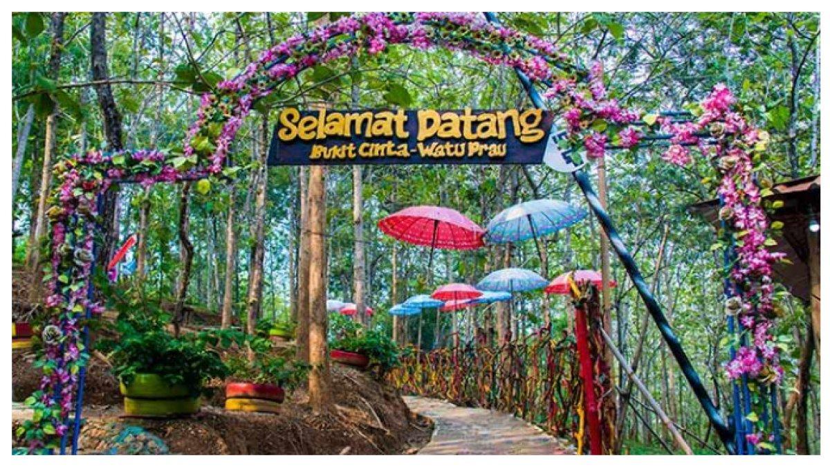 BUKIT CINTA WATU PERAHU -  Bukit Cinta Watu Perahu menawarkan panorama romantis dan udara sejuk, pas untuk liburan Lebaran 2025.