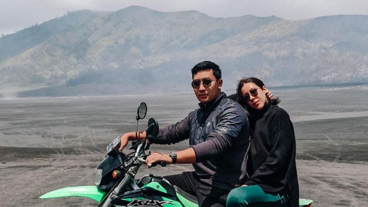 Bukti kemesraan Darma Mangkuluhur Hutomo anak Tommy Soeharto dengan sang pacar
