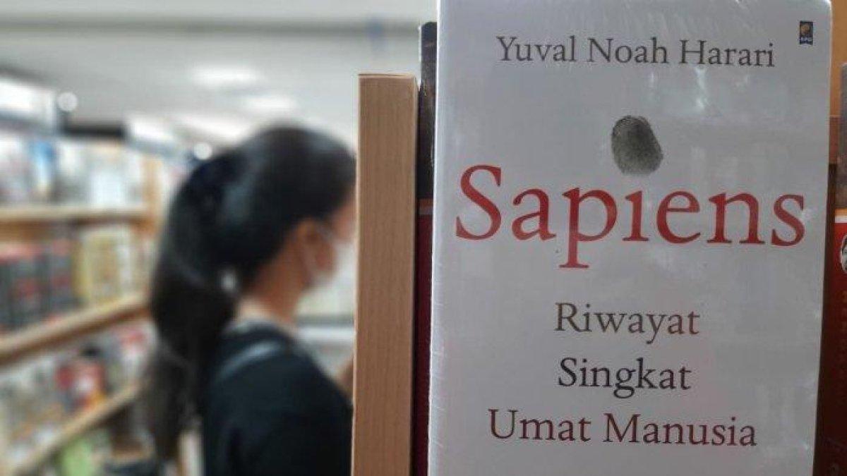 Buku Sapiens karya Yuval Noah Harari yang diduga pengaruhi Zara putri Ridwan Kamil