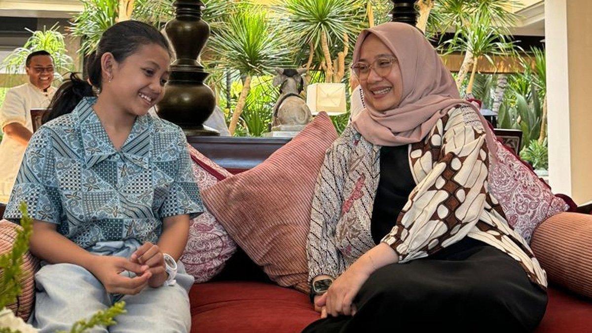 Bupati Banyuwangi Ipuk Fiestiandani bersama Felicia
