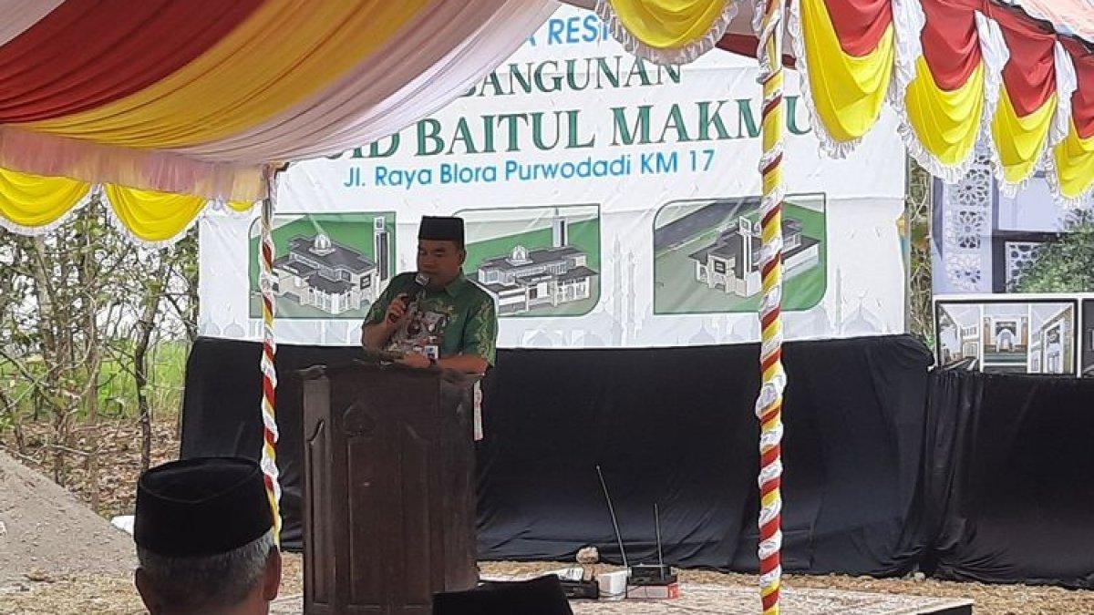 Bupati Blora, Arief Rohman saat menghadiri peletakan batu pertama pembangunan Masjid Baitul Makmur di Desa Trembulrejo, Kecamatan Ngawen, Kabupaten Blora, Jawa Tengah, Selasa (22/8/2023)