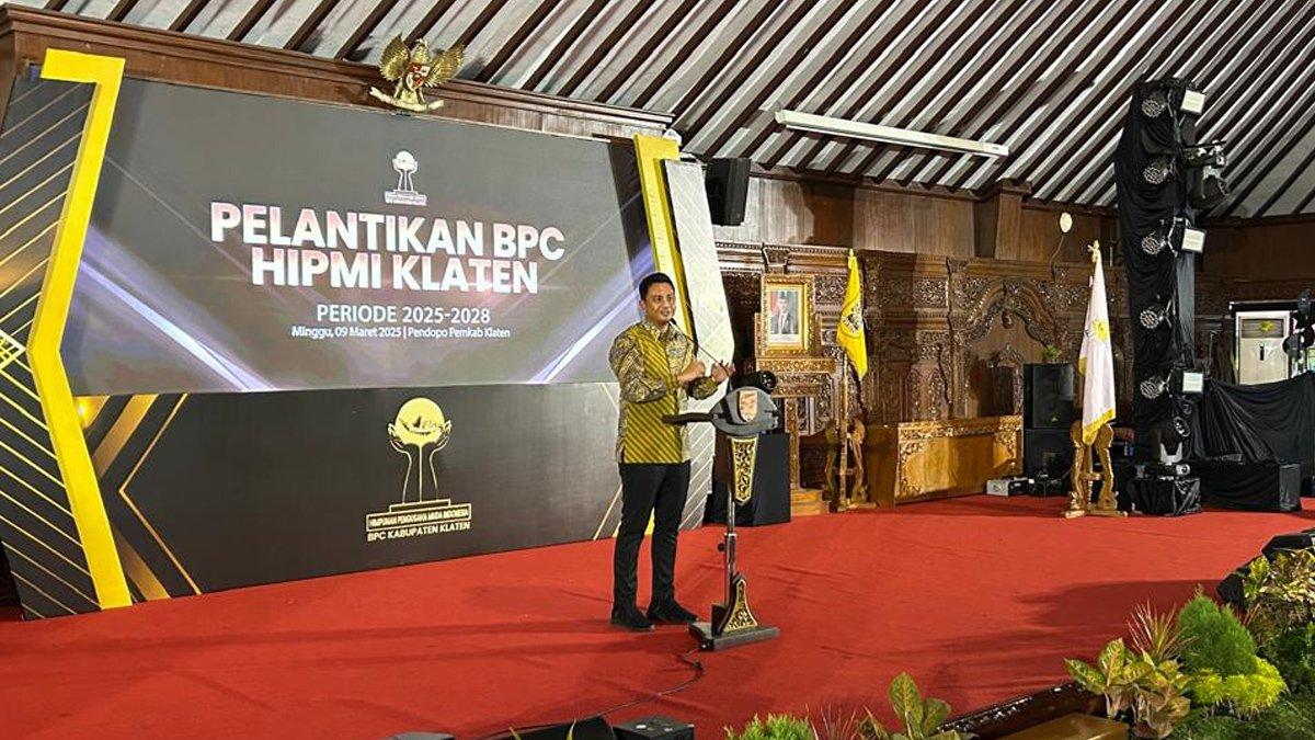 INFO KLATEN - Bupati Hamenang Wajar Ismoyo hadiri pelantikan Badan Pengurus Cabang (BPC) Himpunan Pengusaha Muda Indonesia (HIPMI) Klaten periode 2025-2028, di Pendopo Pemerintah Kabupaten (Pemkab) Klaten, pada Minggu (9/3/2025).